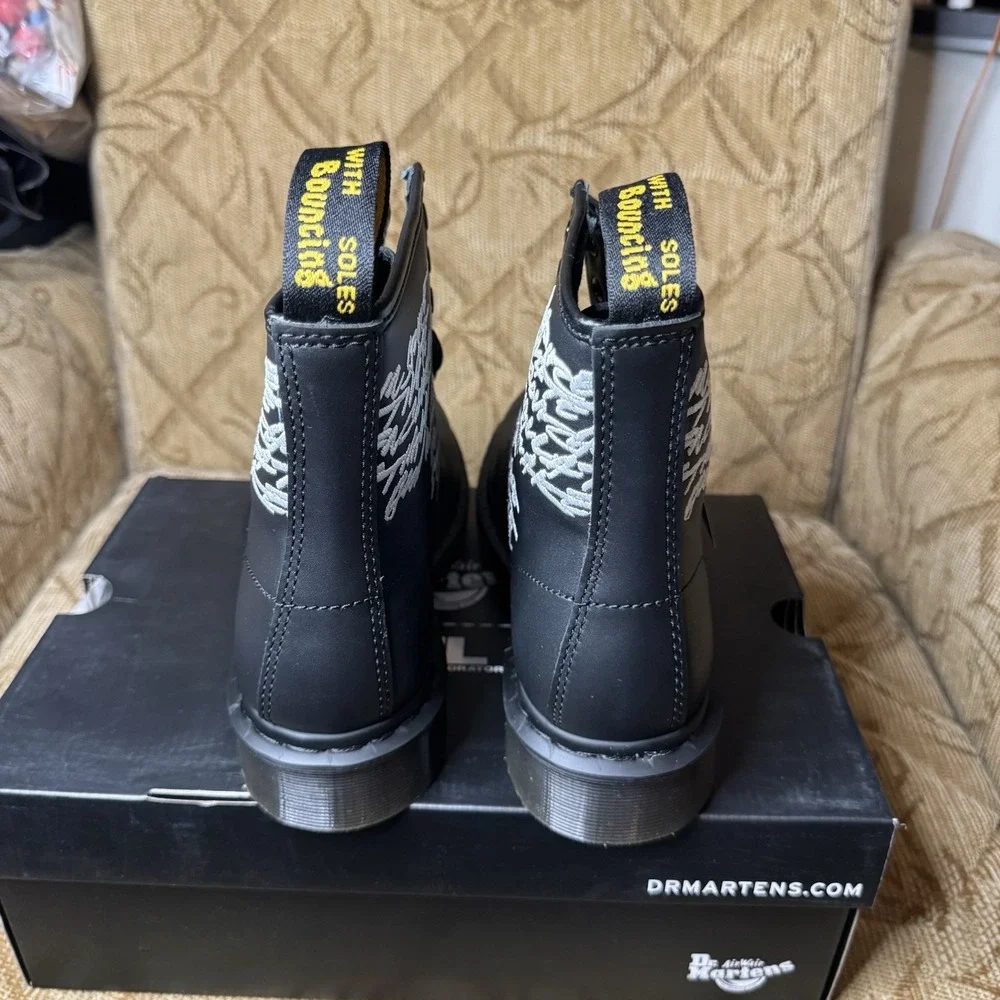 Dr. Martens X Futura Laboratory Embroidered 7M And 8L Black Combat Boots Cool - Picture 5 of 7